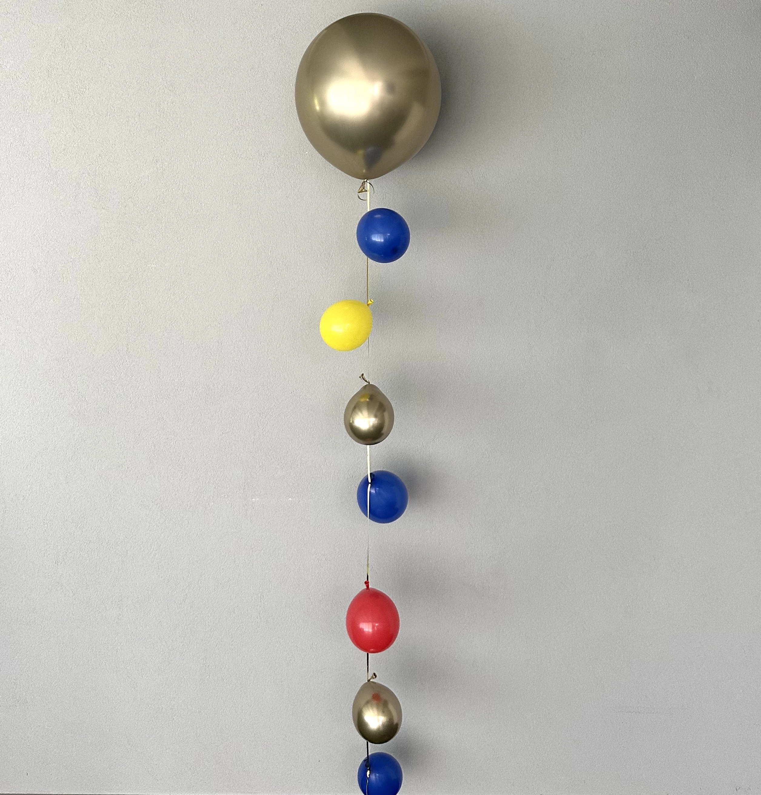 Bubbly balloon strand (46 cm. diameter)