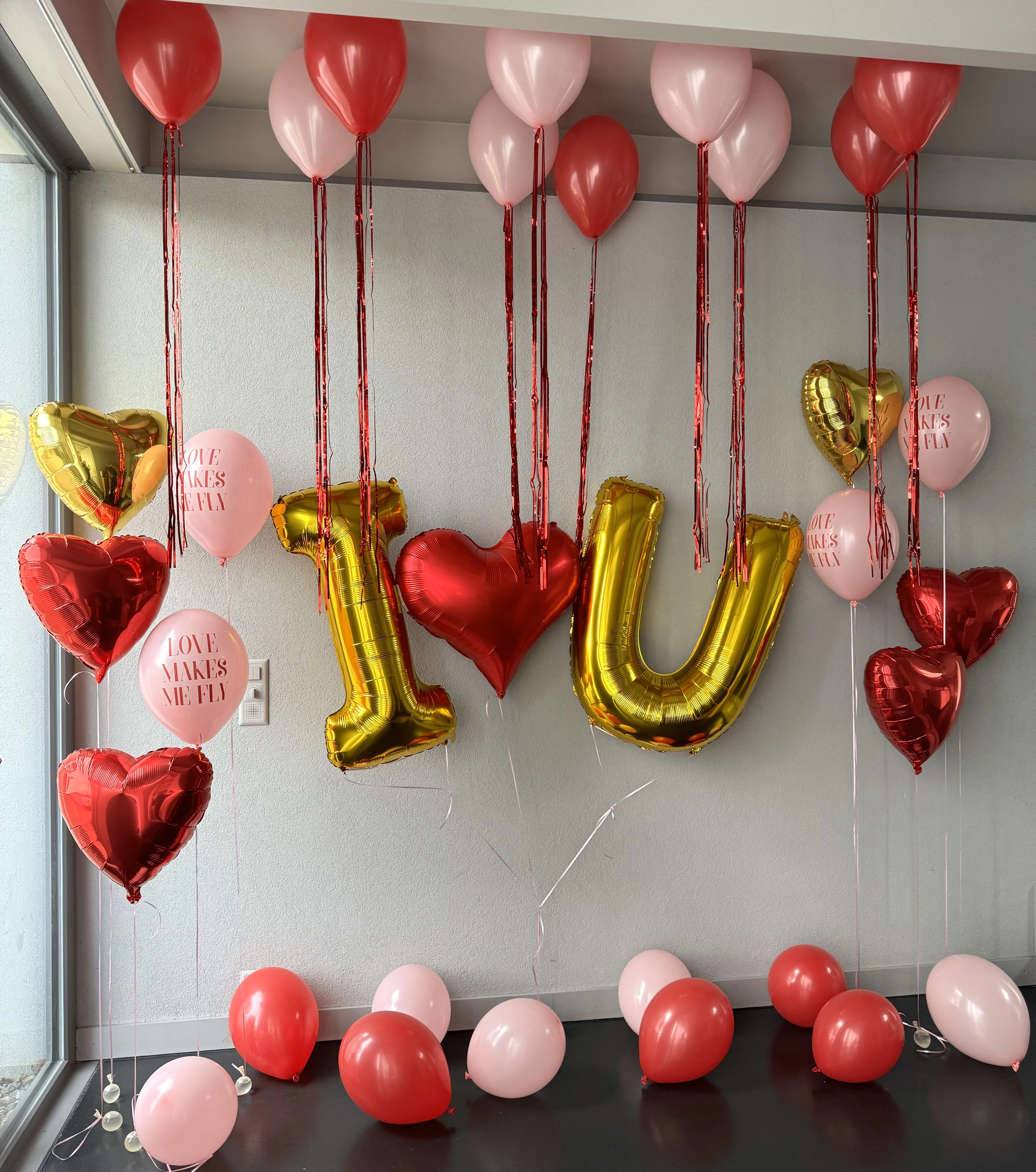 Balloon decor «Love you too much »