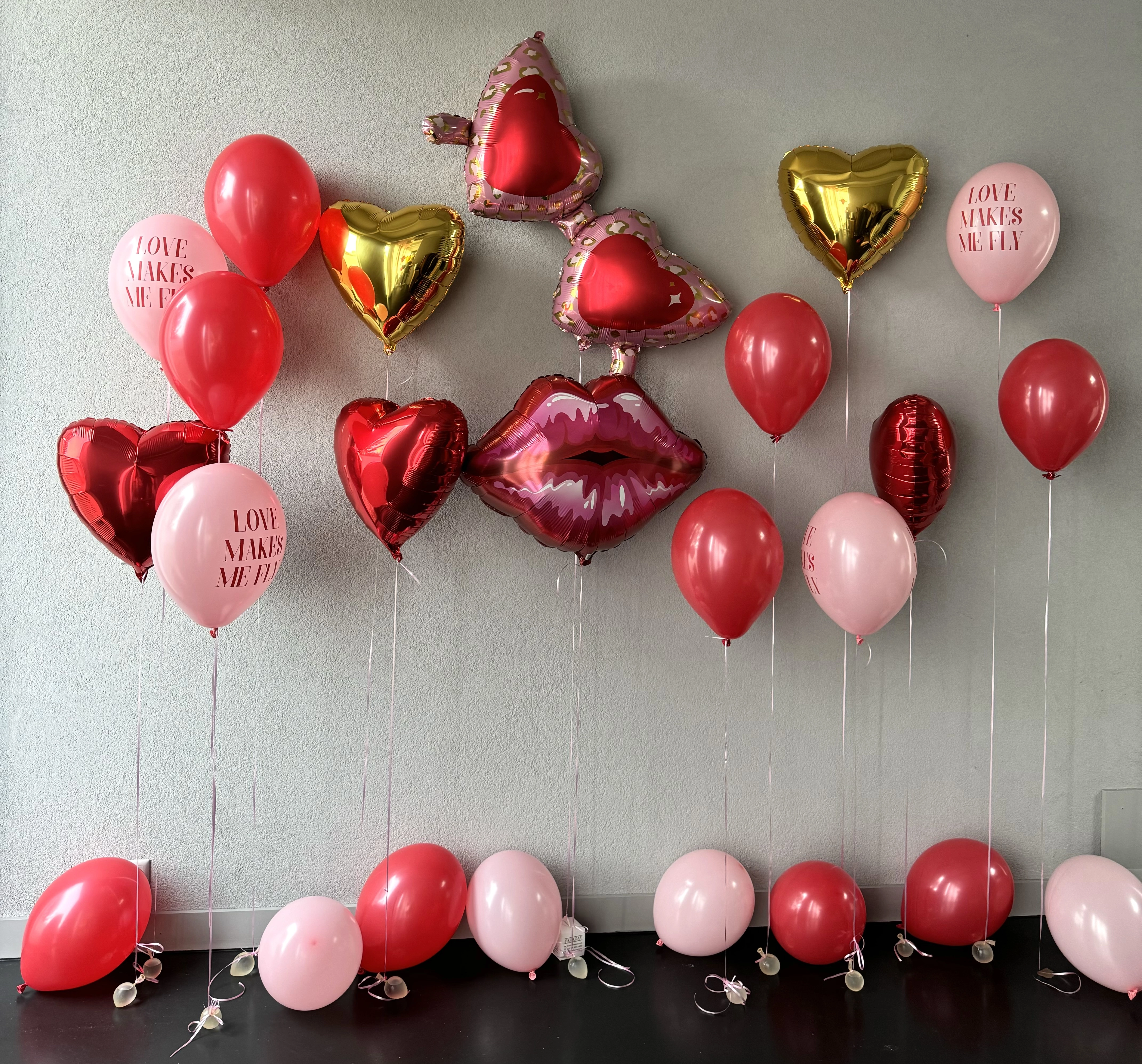 Balloon arrangement «Love Moschino»