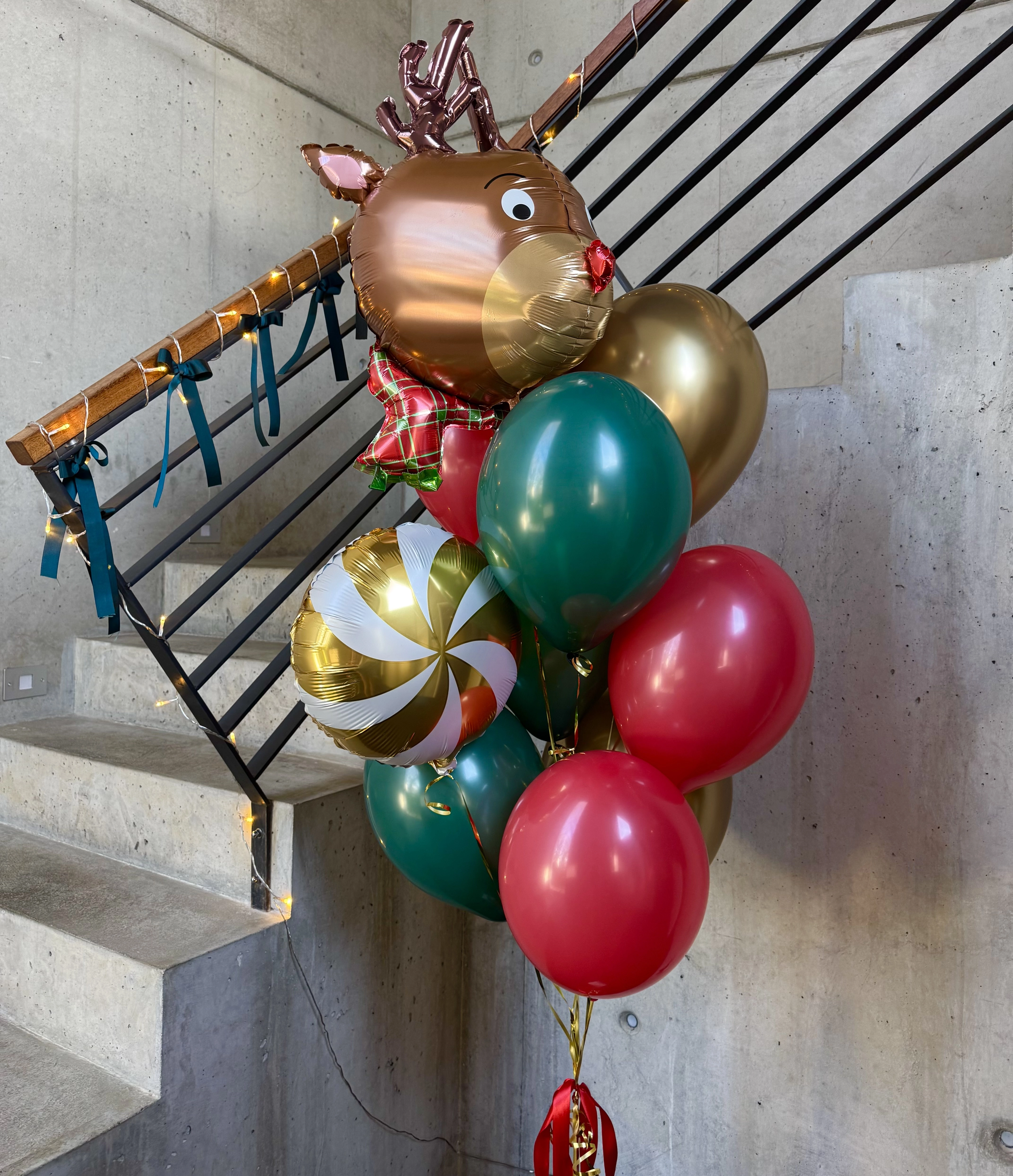 Balloon arrangement “Rudolf the deer”