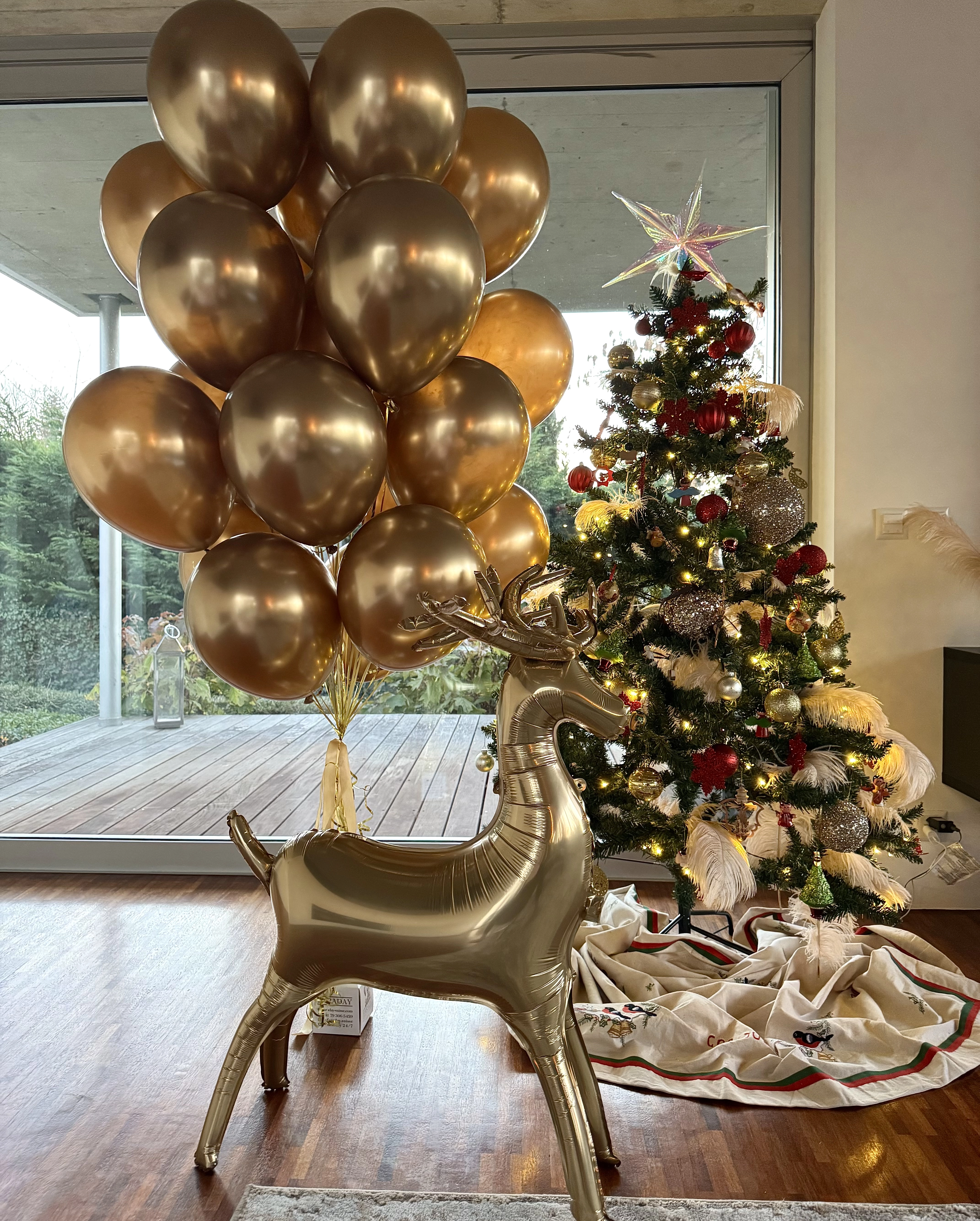 Set of 20 chrome balloons and golden deer
