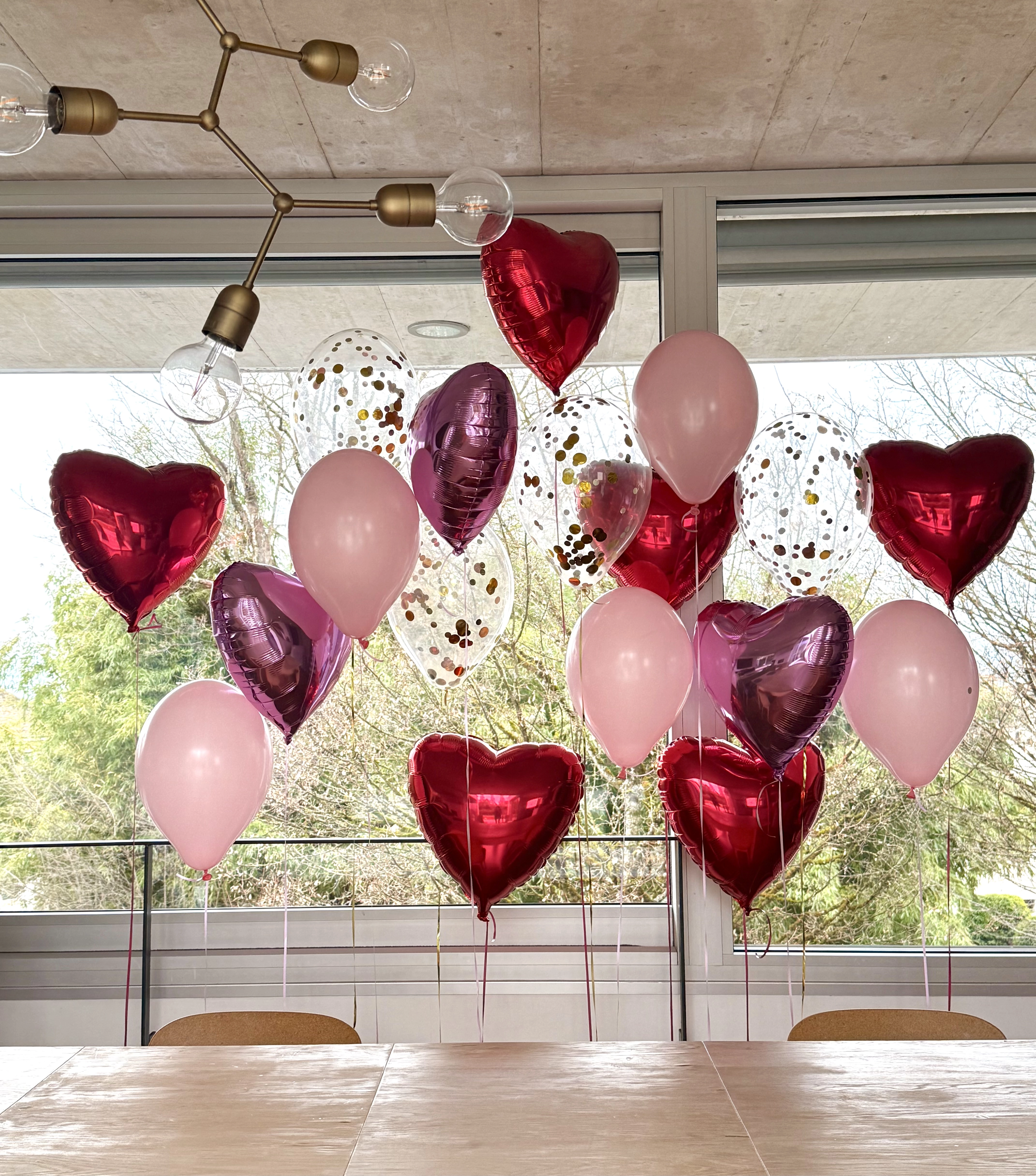 Helium balloon wall “XOXO”