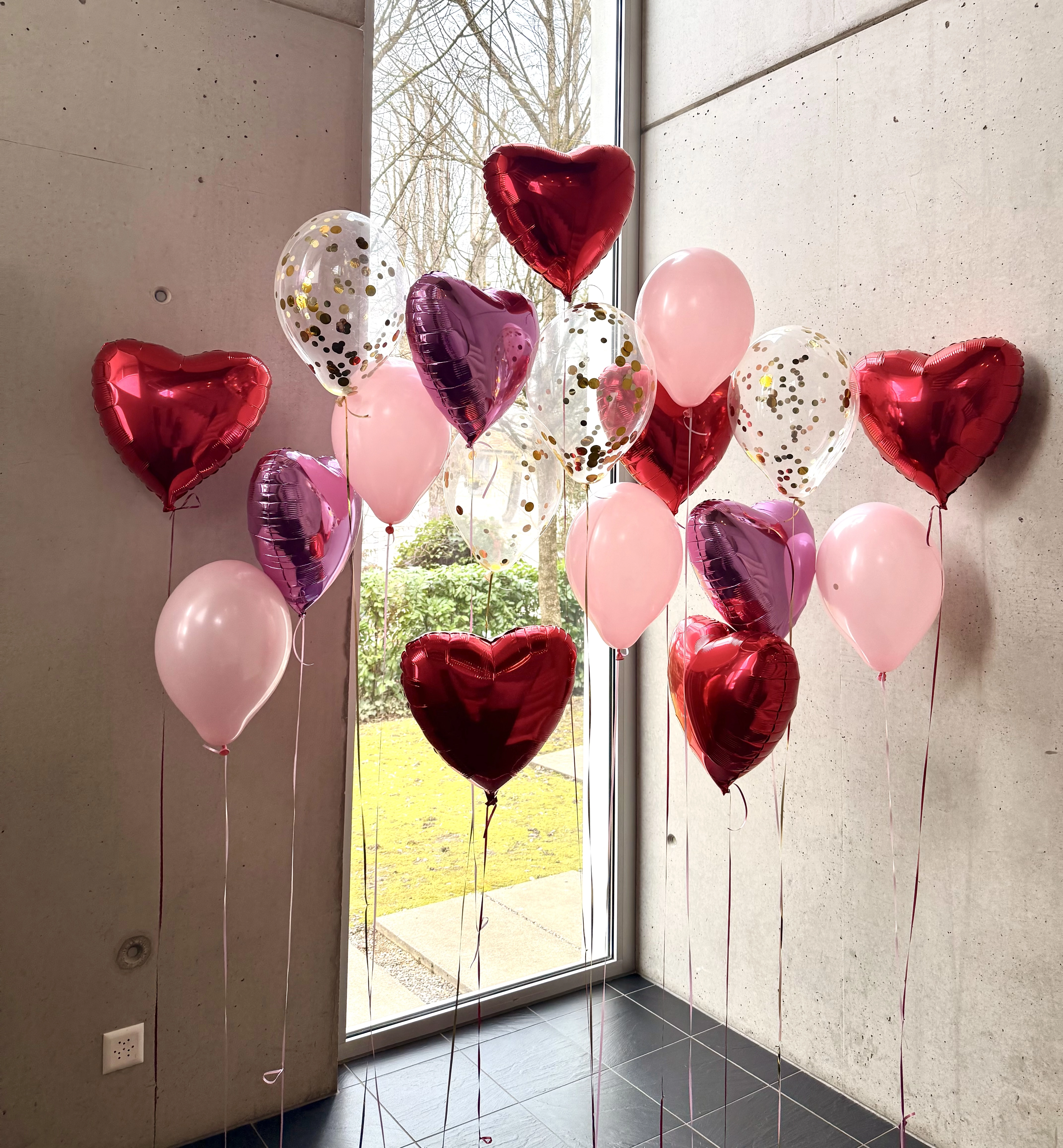 Helium balloon wall “XOXO”