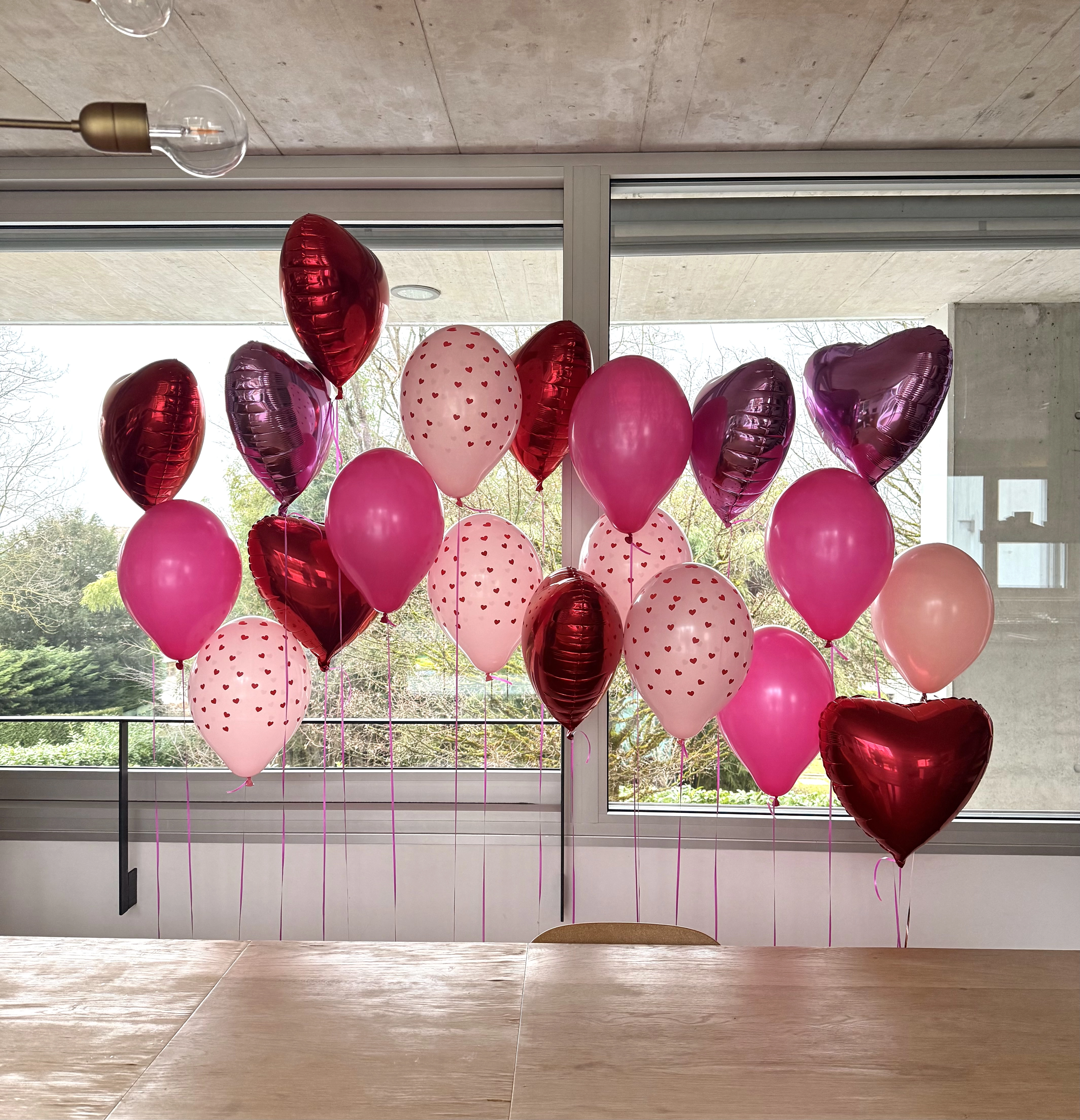 Helium balloon wall “Air kiss”