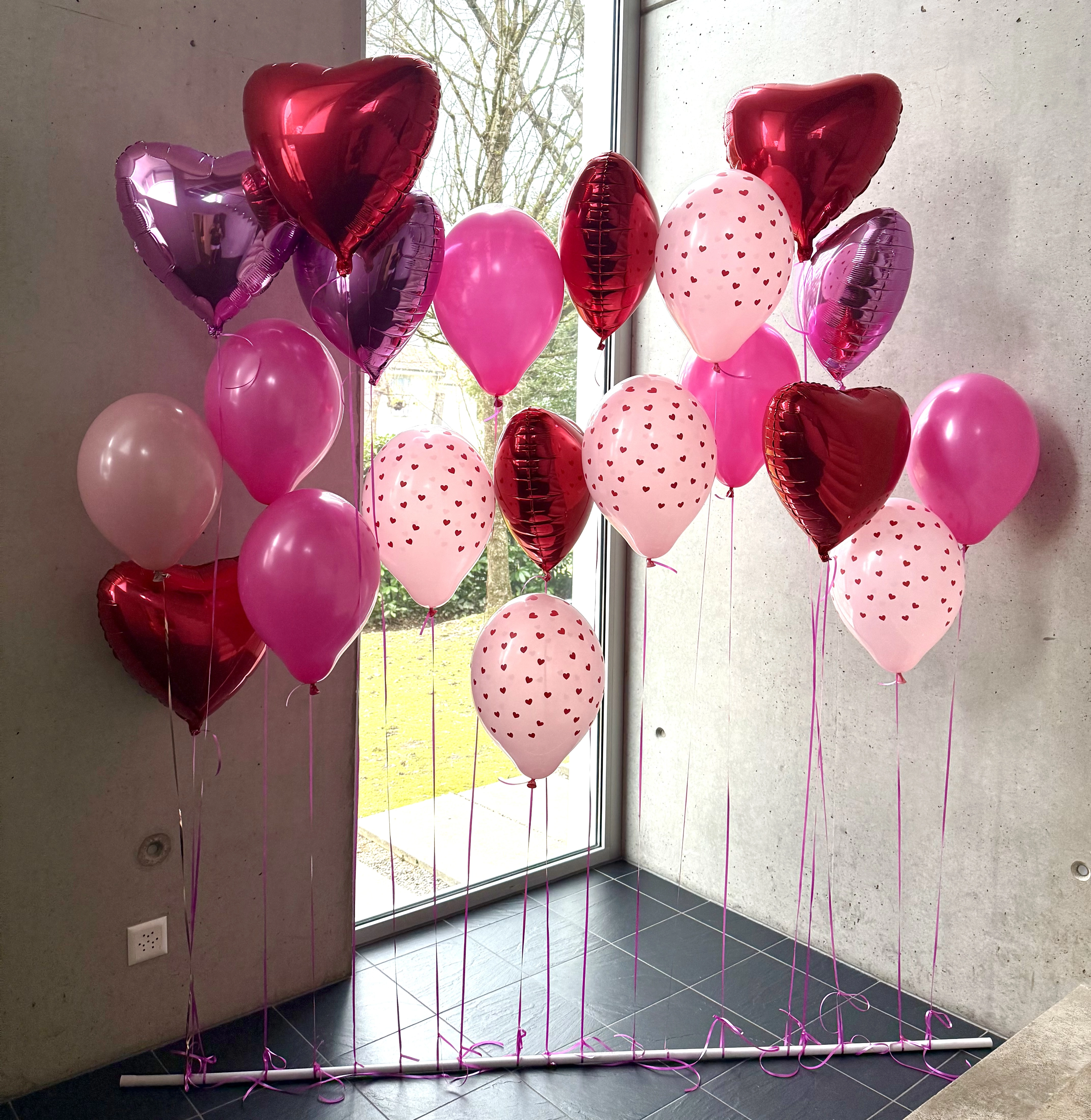 Helium balloon wall “Air kiss”