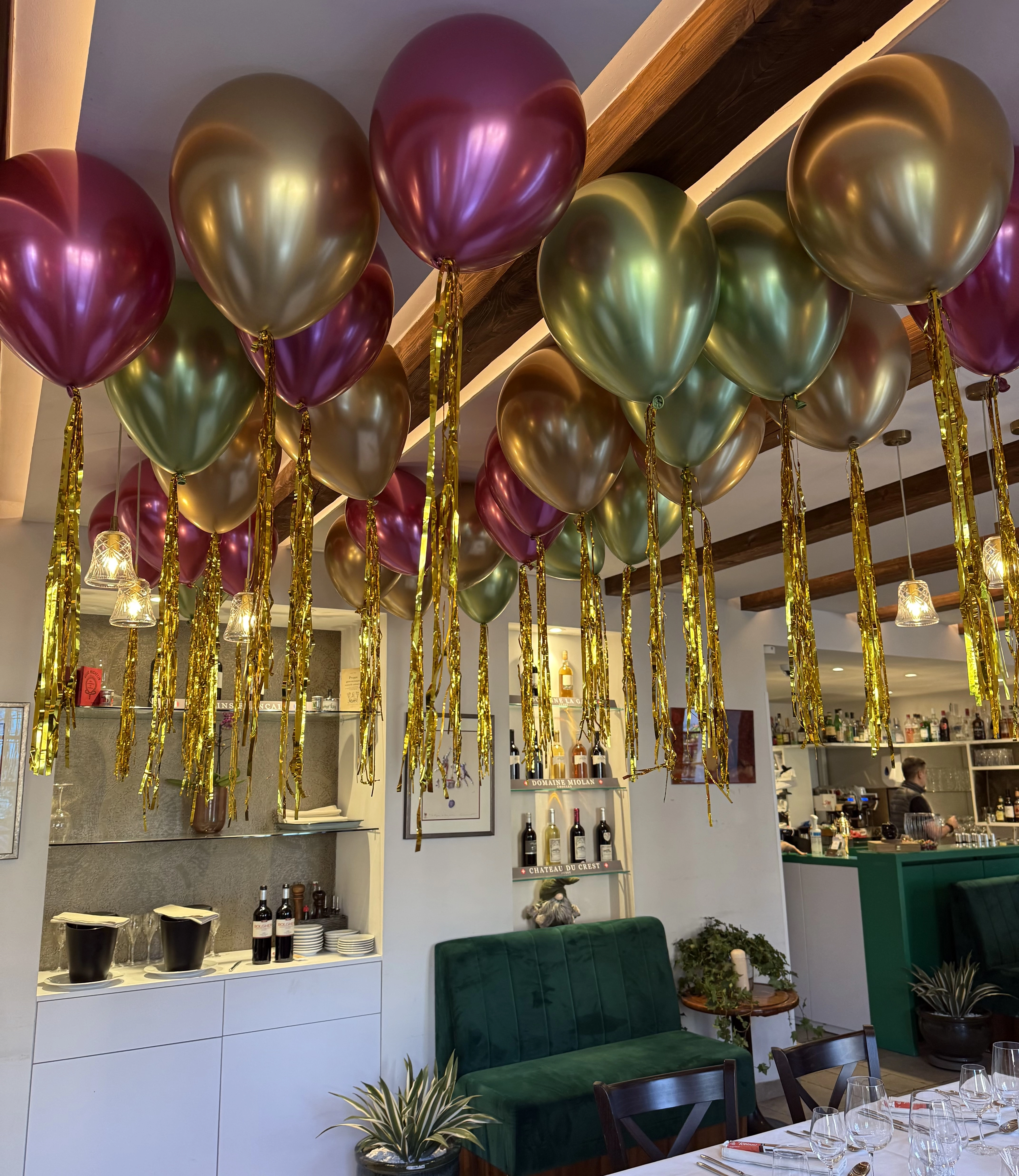 28 ceiling chrome balloons with shiny tassels 