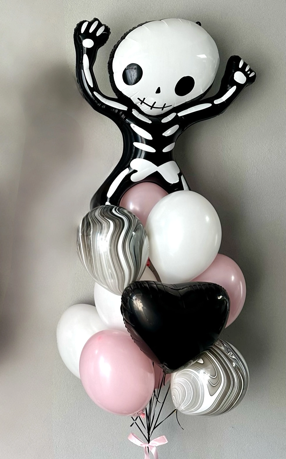Balloon arrangement “Ghostly glow”