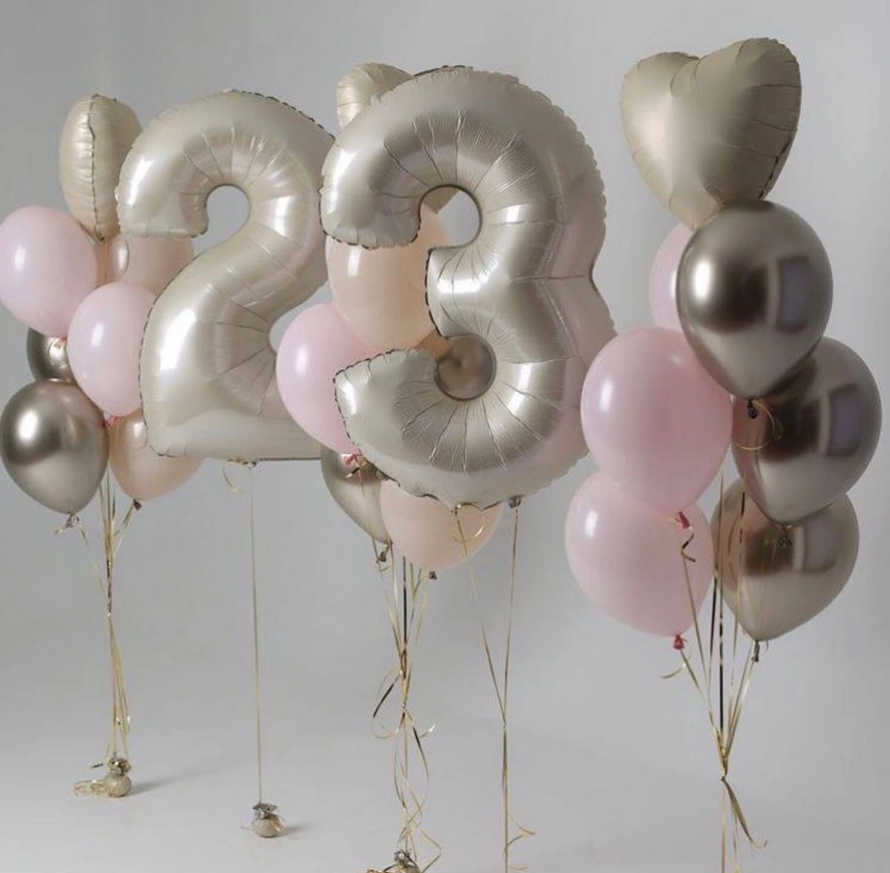 Set of balloons with 3 bouquets and 2 numbers