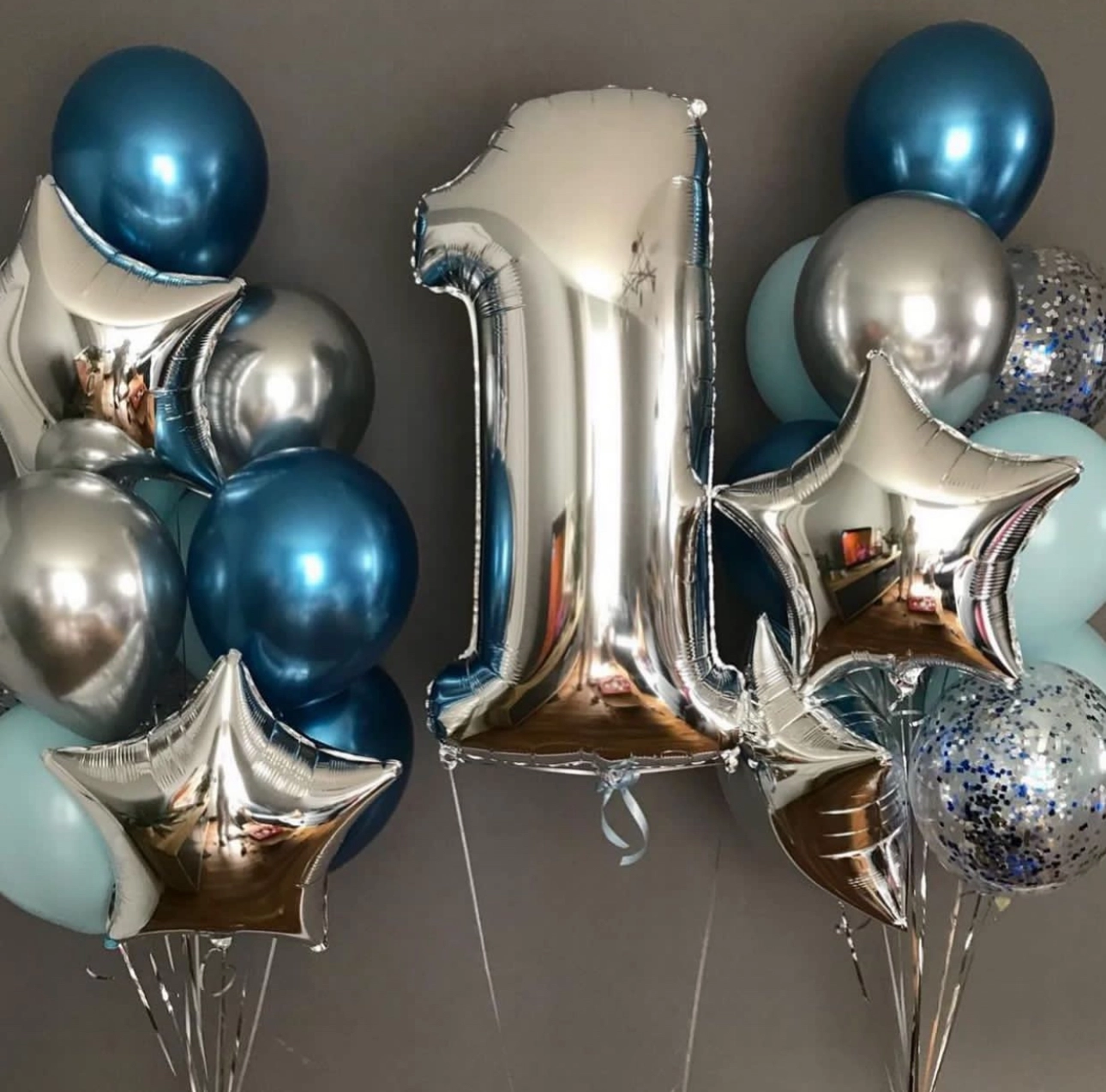 Balloon arrangement with 2 bouquets and a number “Super Star”