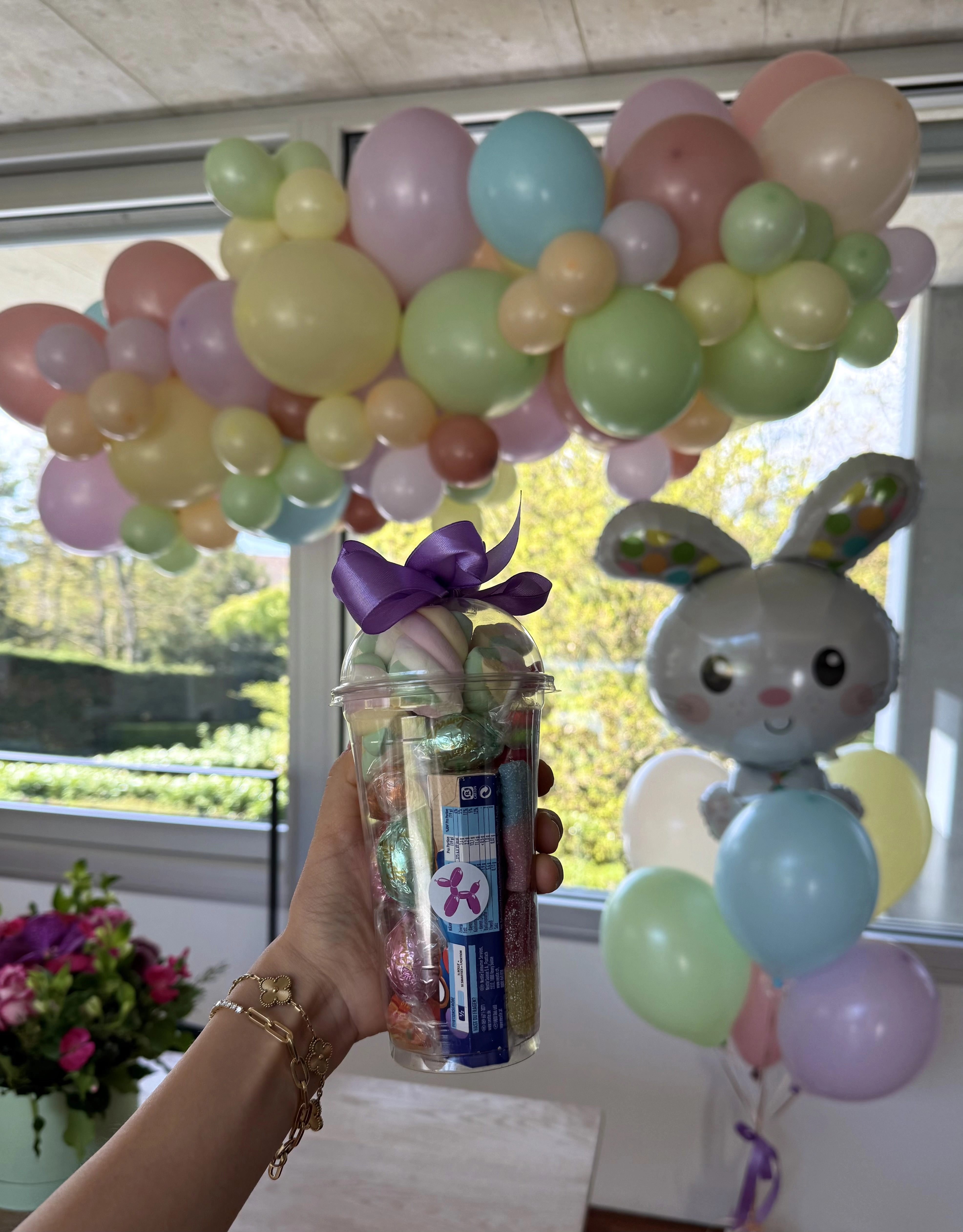 Easter surprise – balloons & candies