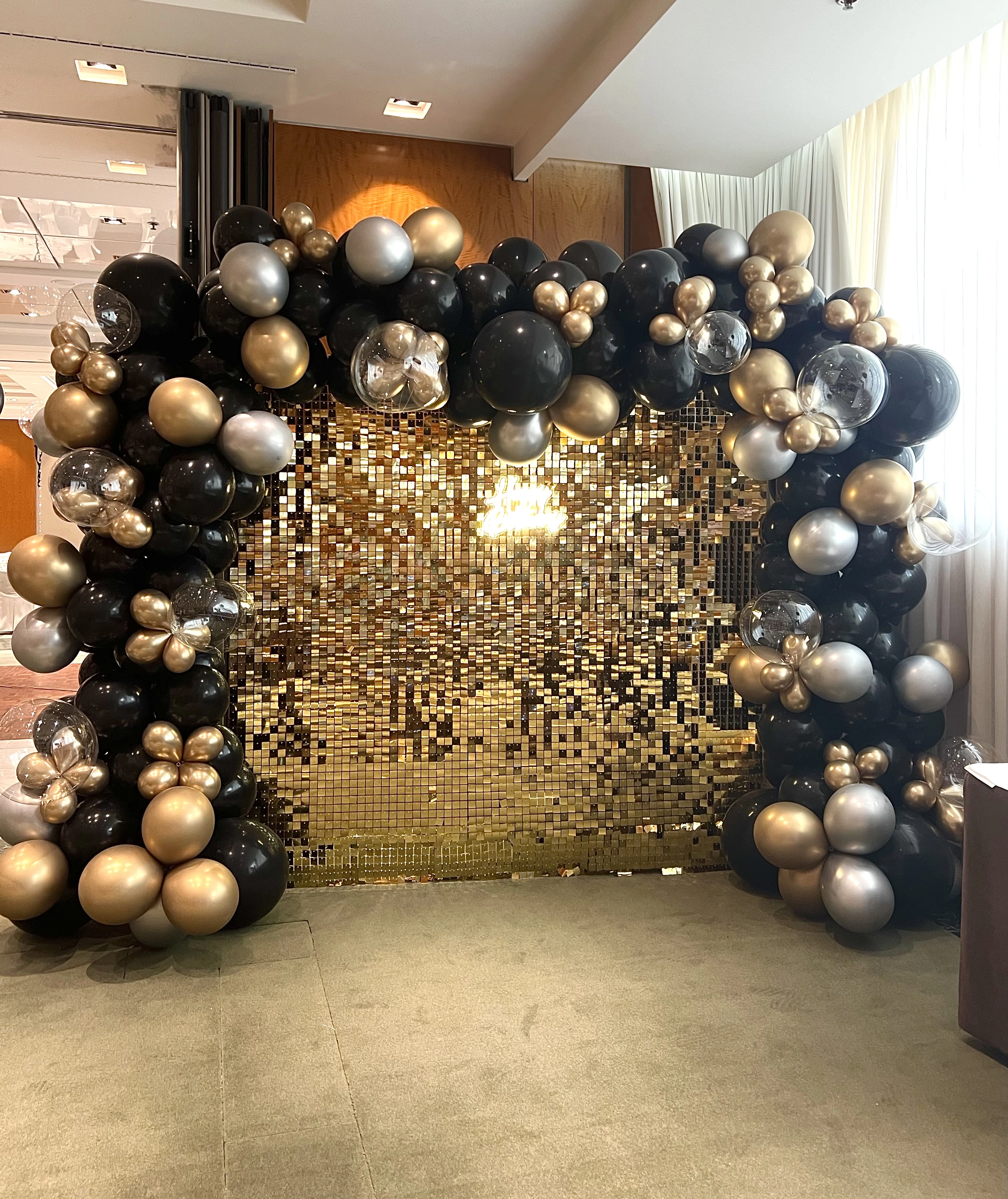 Sequin photozone (Gold or Silver) with arch