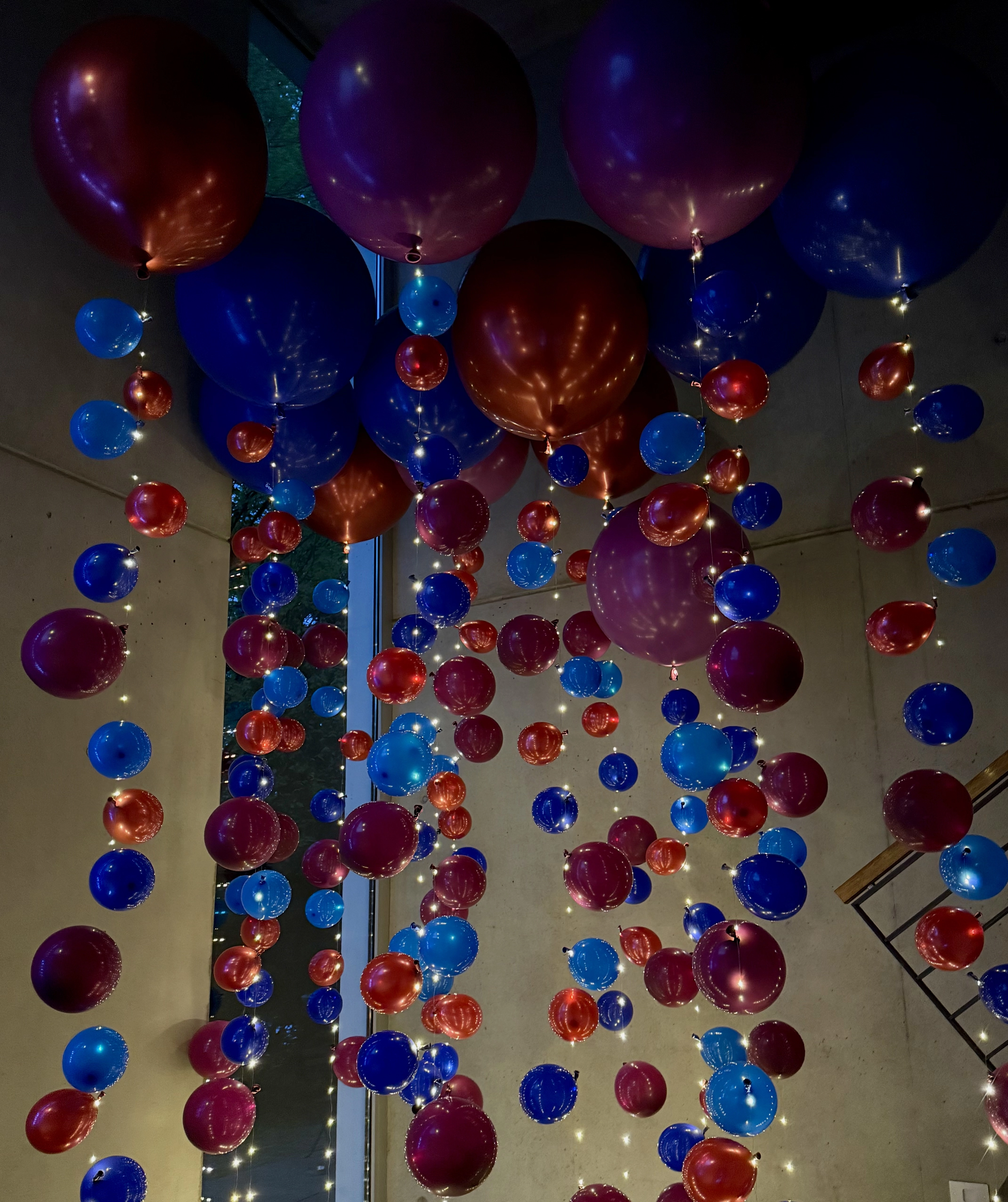 Set of 12 LED-illuminated bubbly strands «Call it magic»