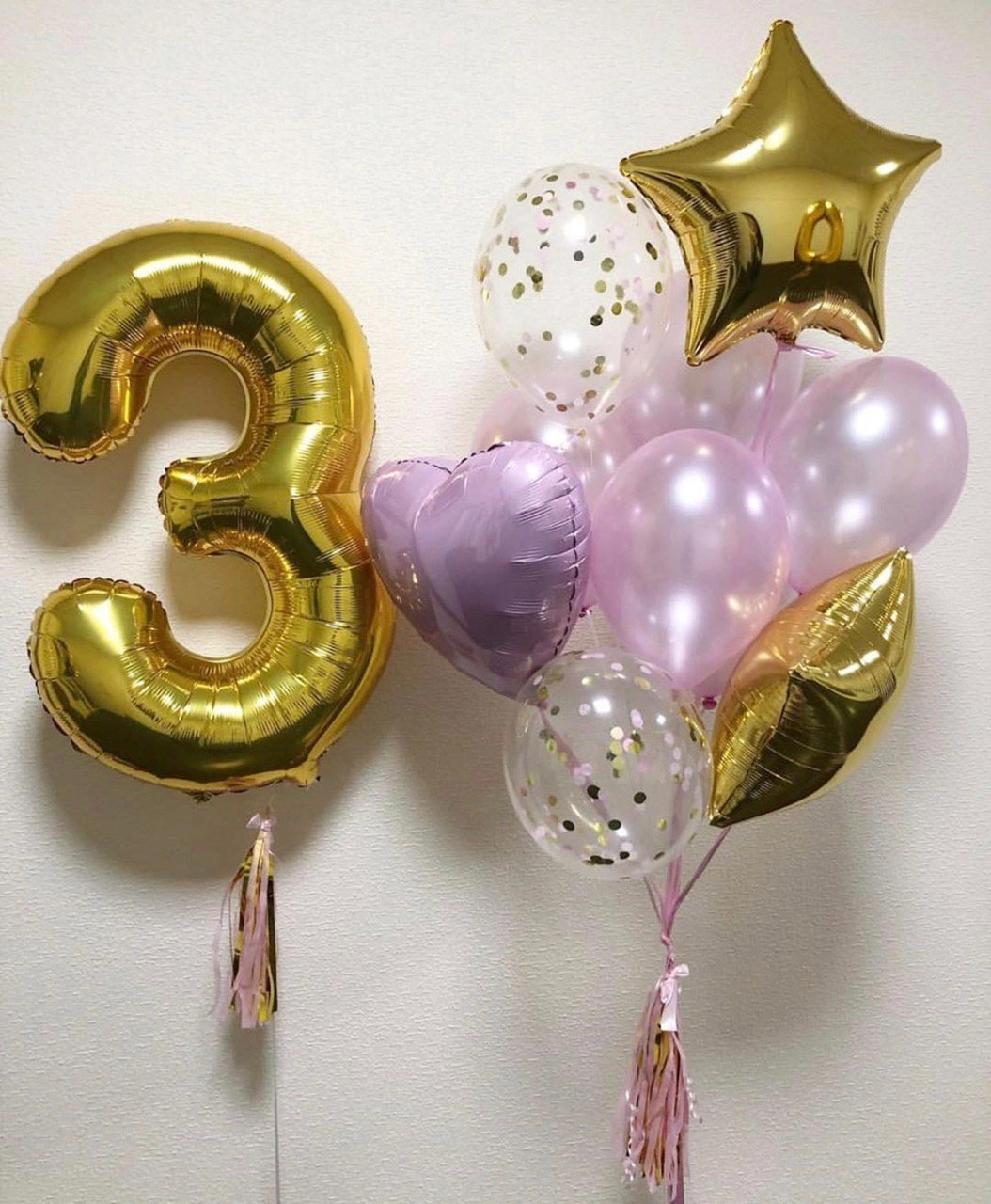 Balloon composition with number “Maya”