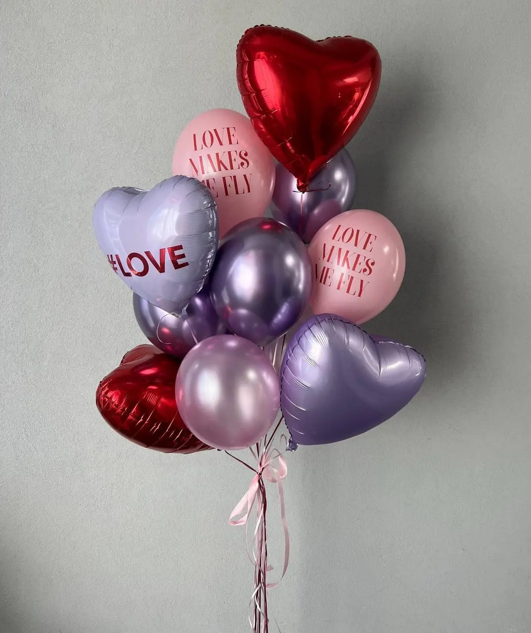 Composition of helium balloons «Hashtag love»